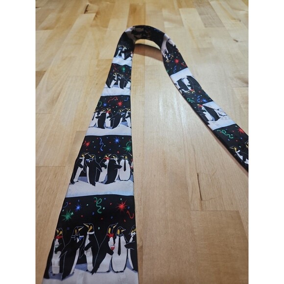 Hallmark Men's Penguins Partying Tie Black & White - Picture 3 of 11
